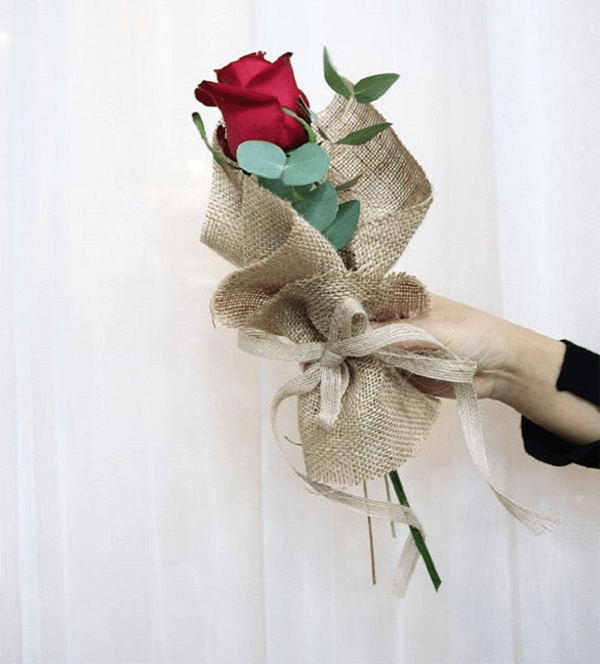 Gợi ý 5 cách bó hoa hồng đơn giản tặng người yêu