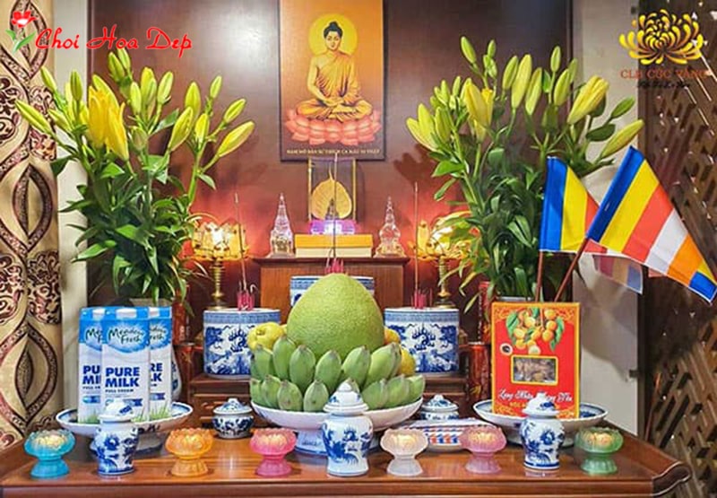 Cách để bình hoa trên bàn thờ Phật chuẩn phong thủy nhất