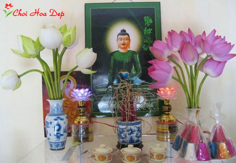 Cách để bình hoa trên bàn thờ Phật chuẩn phong thủy nhất